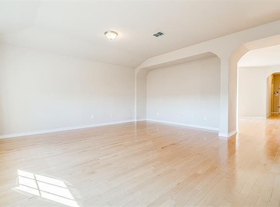 3rd image of 921 Bee Creek Ln