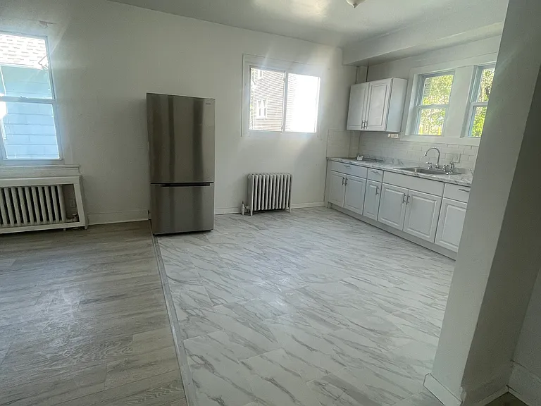 16 Van Buren St #2 — Photo 6