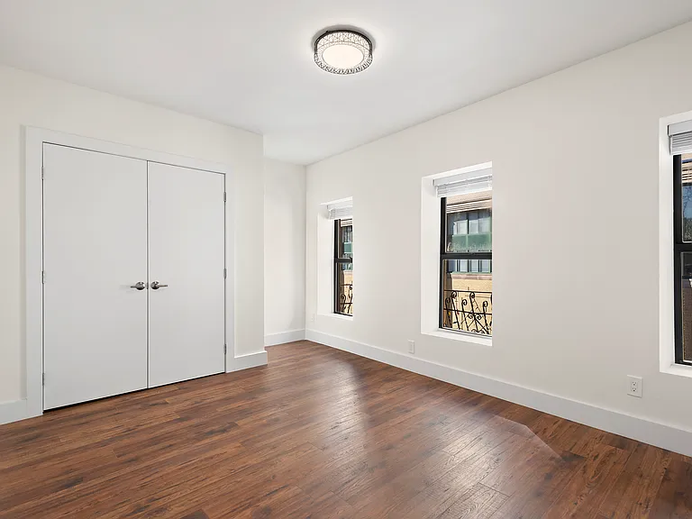 807 Washington St #4 — Photo 3
