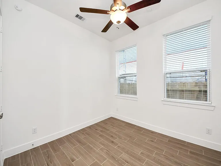 25026 Midnight Willow — Photo 10