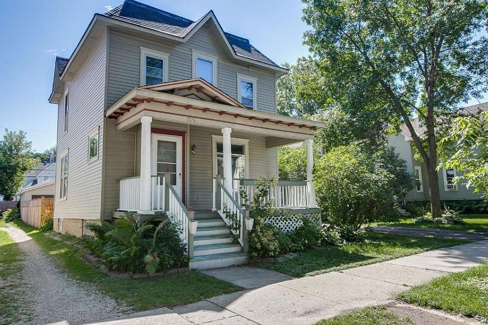 1st image of 1076 15th Ave SE