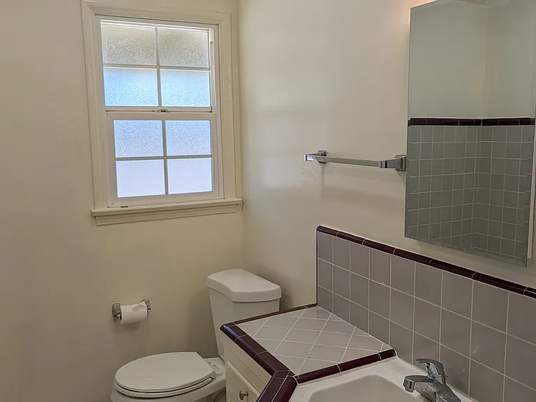 469 E Bonita Ave — Photo 7