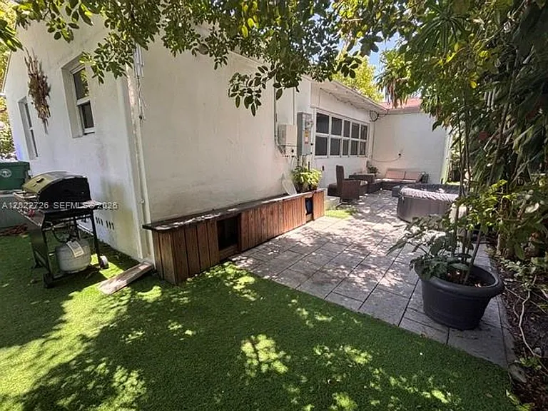 8228 NE 8th Ct — Photo 15