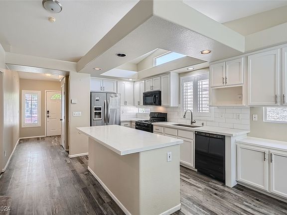 5th image of 9870 Silver Dew St