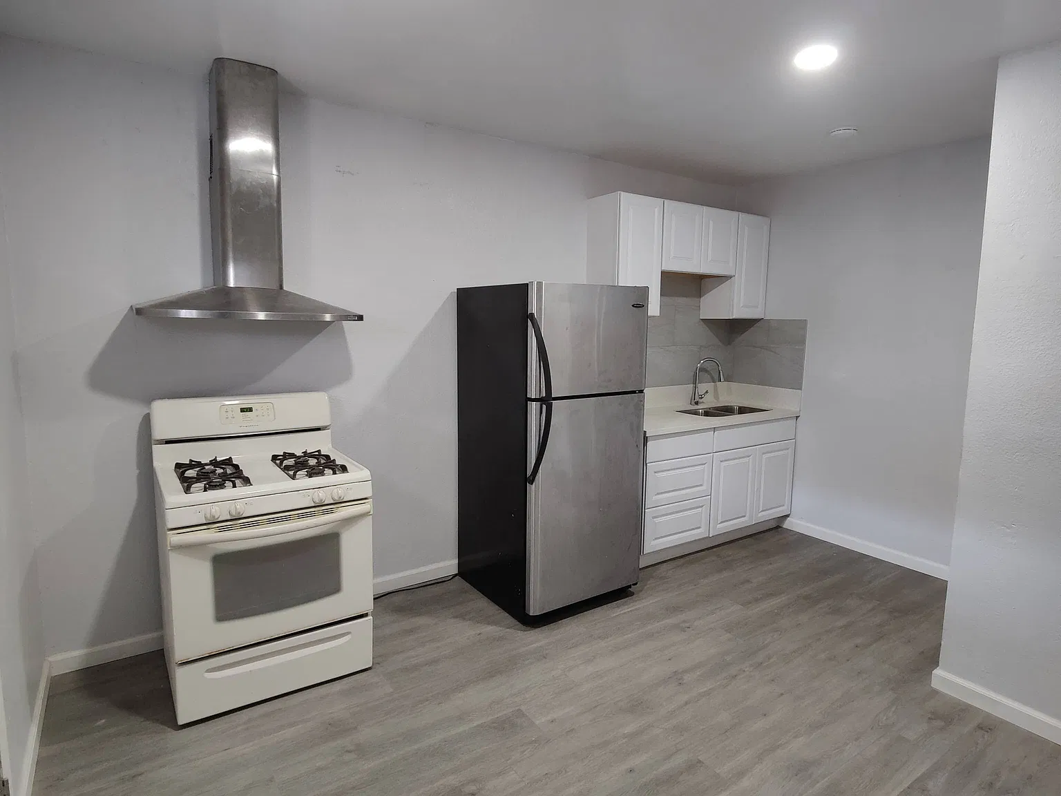 1 bed, 350 sqft, $1,650 — Photo 4
