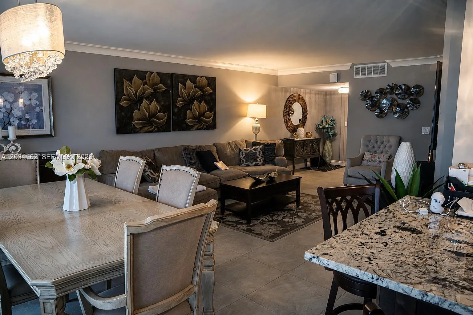 Southpoint Condo — Photo 1