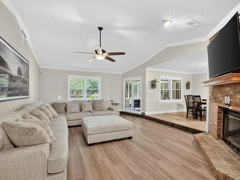 3520 Clifden Dr — Photo 1