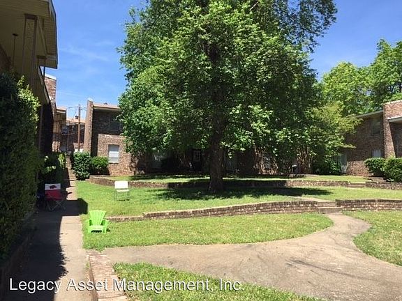 3rd image of 705 W Putman St APT J4