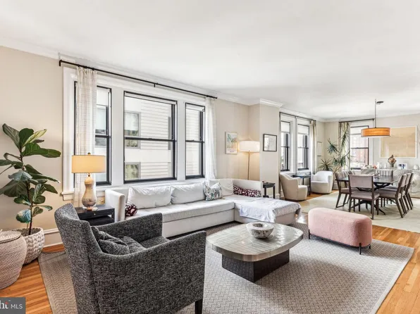 250 S 17th St APT 700, Philadelphia, PA 19103