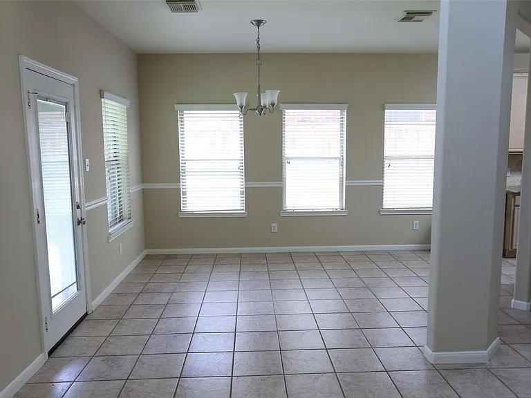 3327 Summerwood Ln — Photo 13