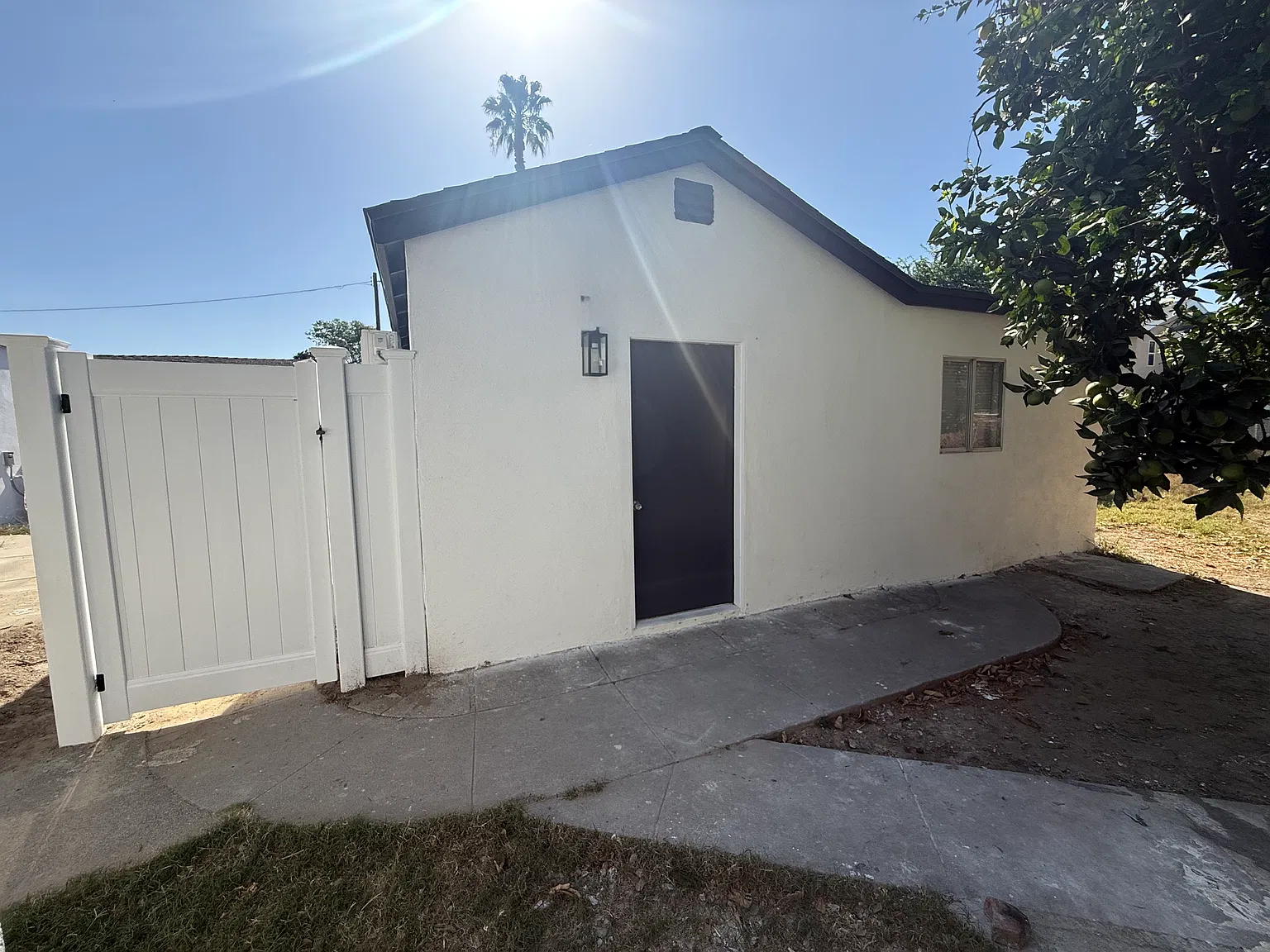 2 bed, 900 sqft, $2,700 — Photo 1