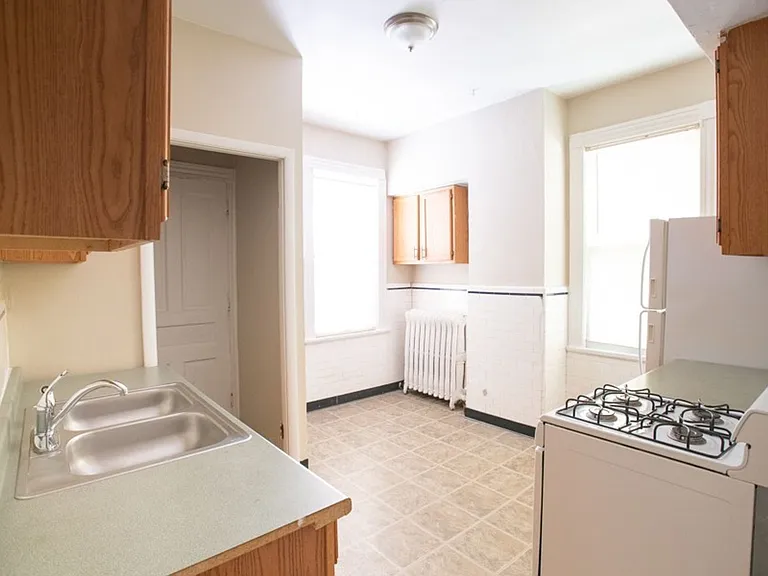 2216 E Ivanhoe Apartments — Photo 37