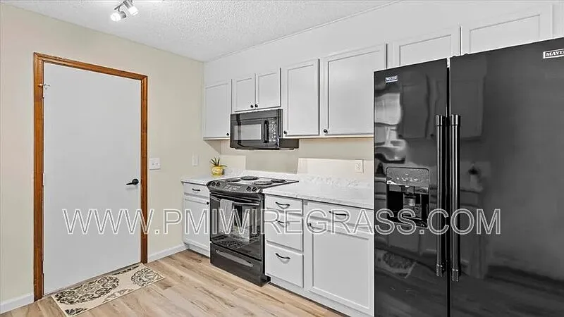 3 bed, 2.0 bath, 1095 sqft, $1,200 — Photo 4