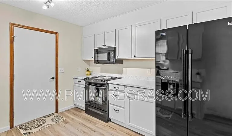 214 Brookside Ln — Photo 4