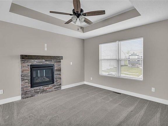 4th image of 505 SW Hillside Dr