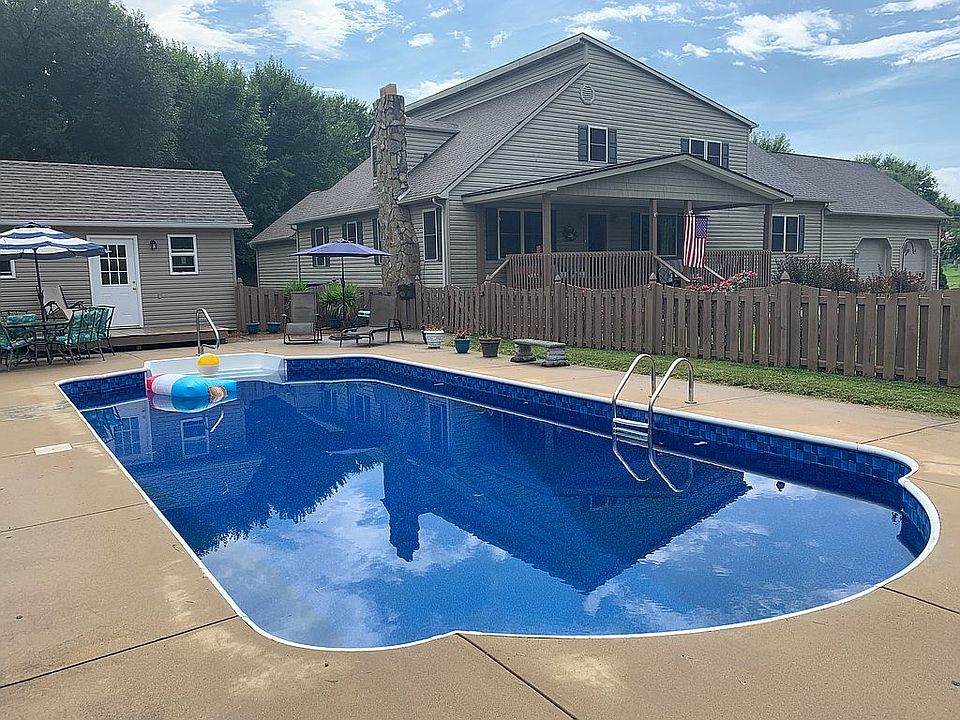 Pool house