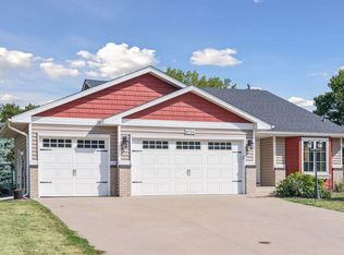 4751 Heather Ridge Rd N, Oakdale, MN 55128