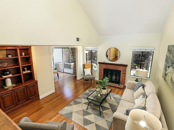2nd image of 1432 Curtiss Ave
