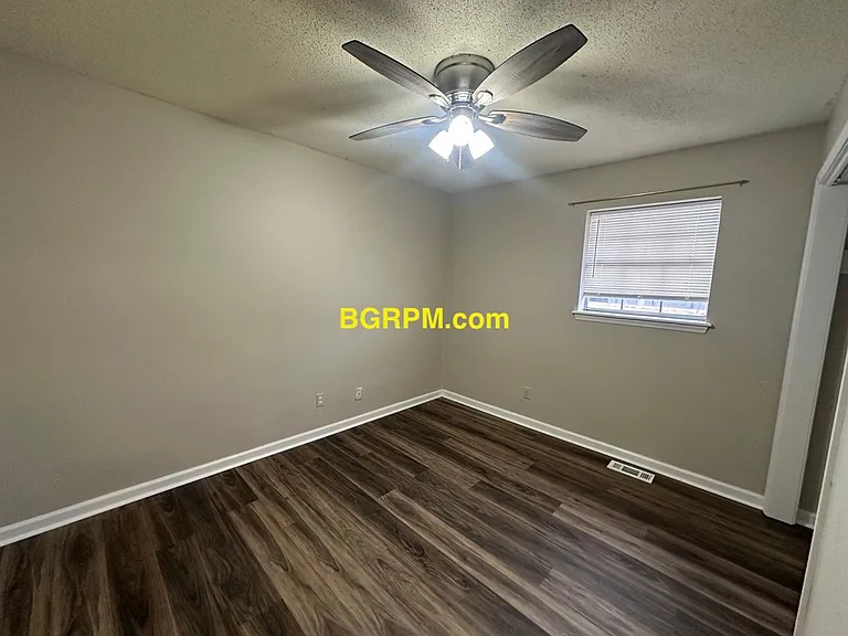 1012 W Myrtle St — Photo 5