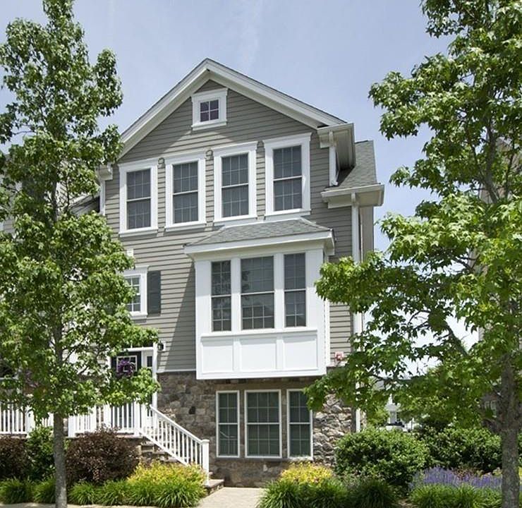 1st image of 82 Parkview St