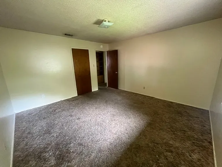 410 Veterans Ave — Photo 6