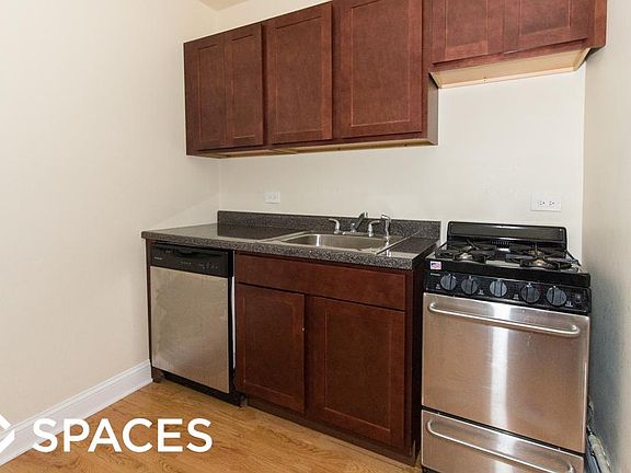 3rd image of 1347 N Dearborn St #_305a