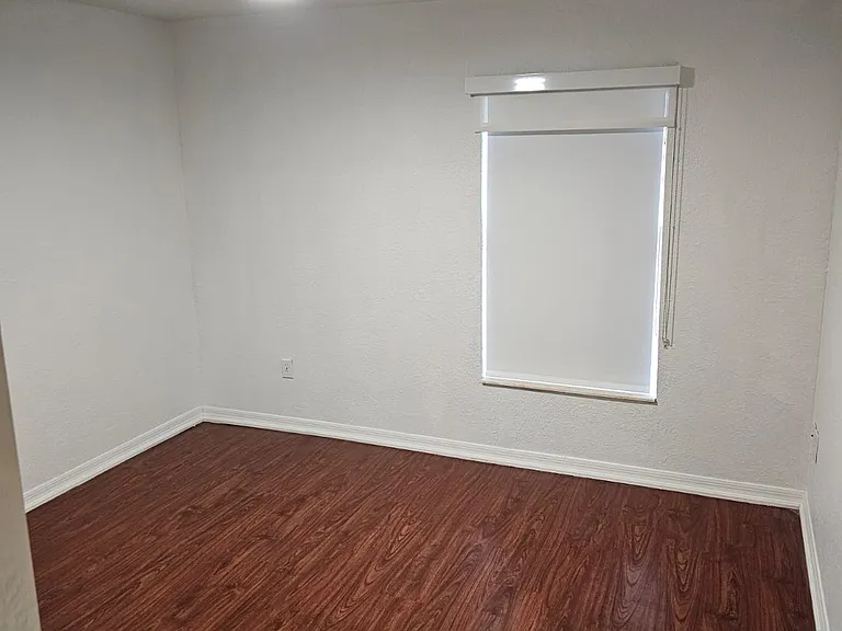 921 Cypress Ave — Photo 5