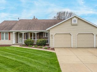 1166 Apple Blossom Dr, Neenah, WI 54956