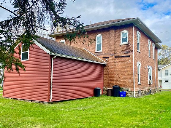 5th image of 42 Sherwood St