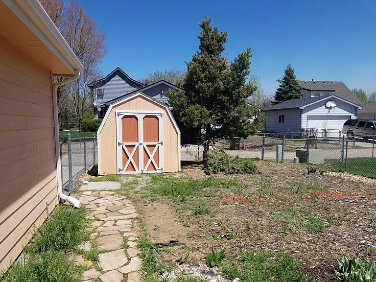 214 E Iowa Ave — Photo 29