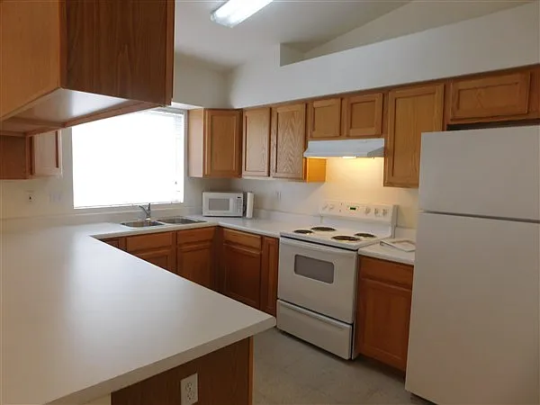 3640 N Mountain Ave — Photo 4