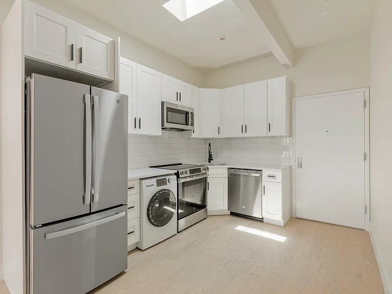 2111 Regent Pl #2F — Photo 6