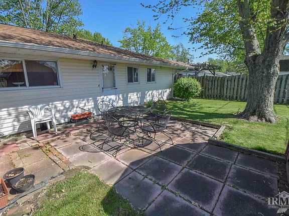 3rd image of 3001 N Richmond Dr