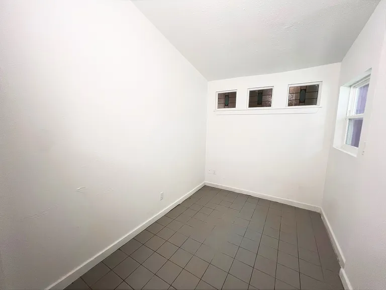 620-622 N Austin St #B — Photo 7
