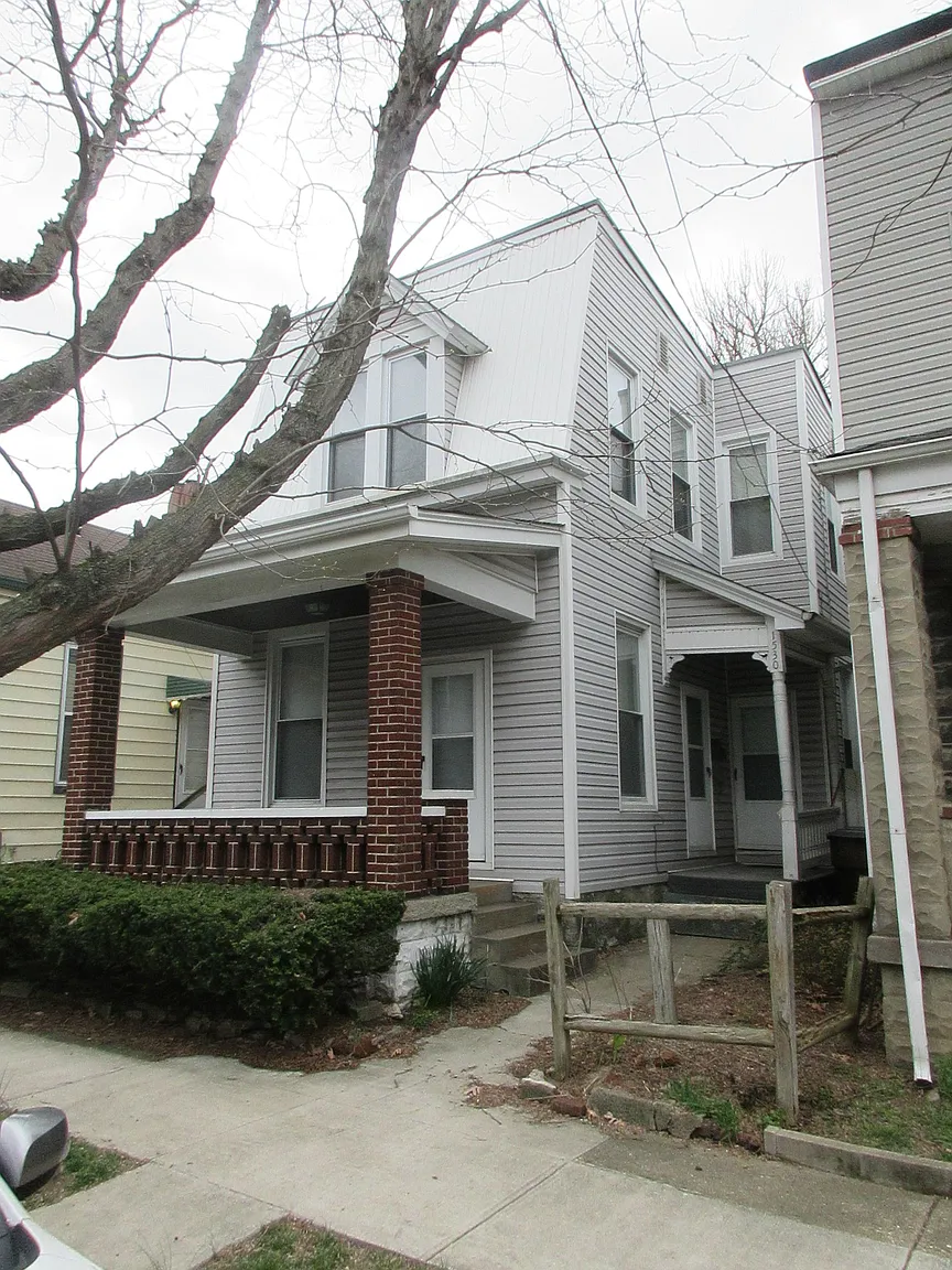 1530 Woodburn Ave photo 1
