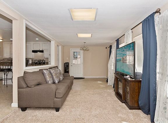 3rd image of 3077 N Pico Ave