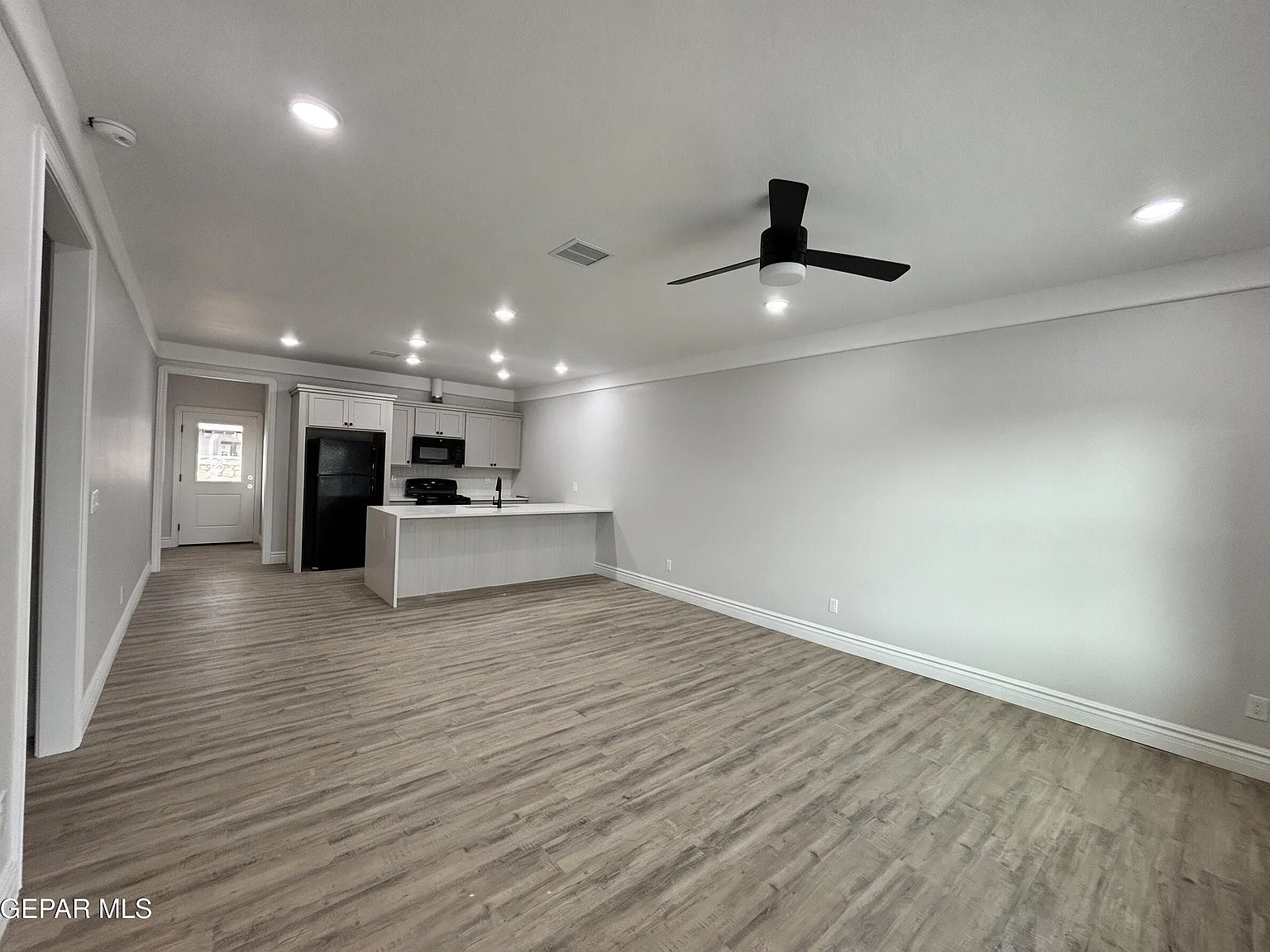 2 bed, 2.0 bath, 1101 sqft, $1,400 — Photo 2