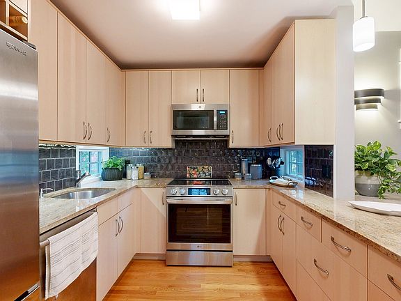 4th image of 18 Hazel St