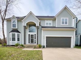 5424 Roundtree St, Shawnee, KS 66226