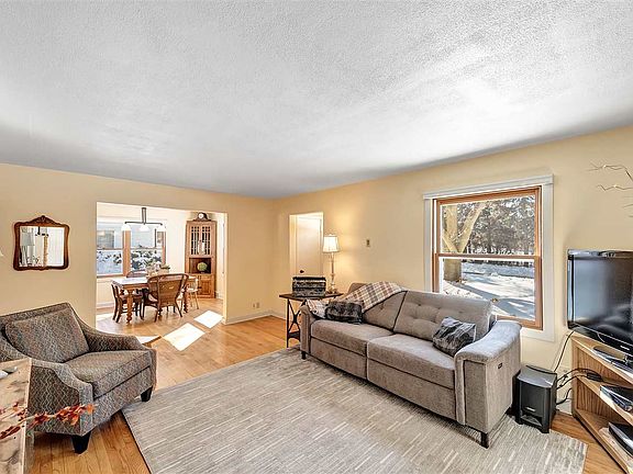 4th image of 354 W Lazarre Ave