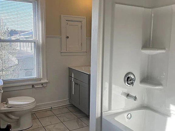 5th image of 216 Lehman St