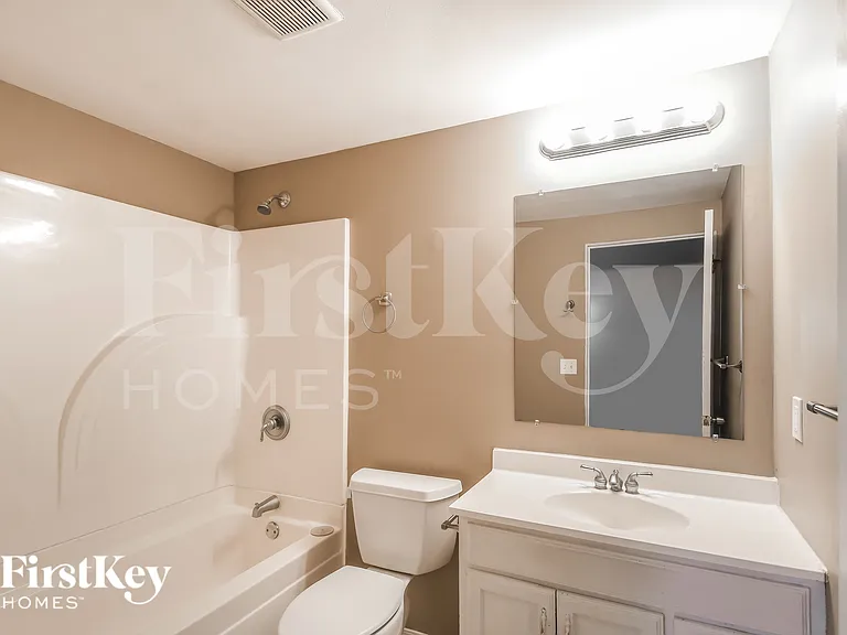 2240 Cherry Ln — Photo 13