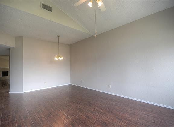 3rd image of 10828 Hornby St