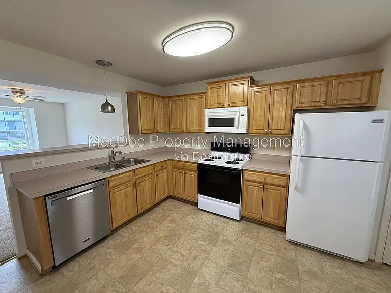 219 Merrill Ct — Photo 7