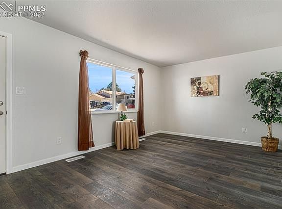 3rd image of 1386 Nokomis Dr
