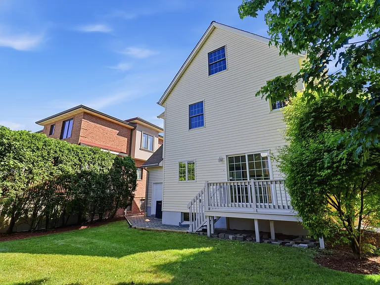 519 Summit Ave — Photo 36