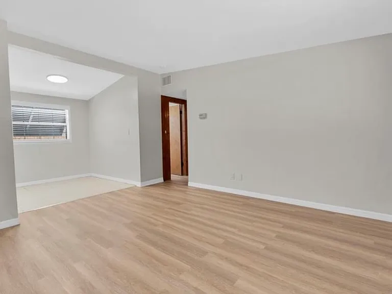 450 Davison Ave NE — Photo 6