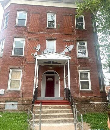 2nd image of 46 Bond St #2