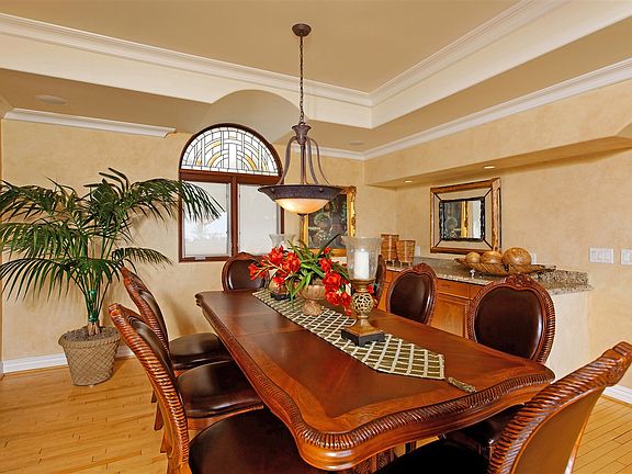 5th image of 7516 Miramar Ave