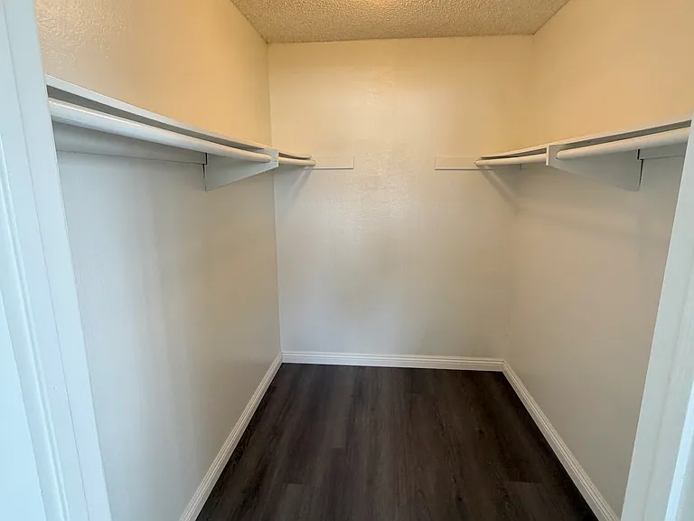 6401 Lincoln Ave — Photo 11